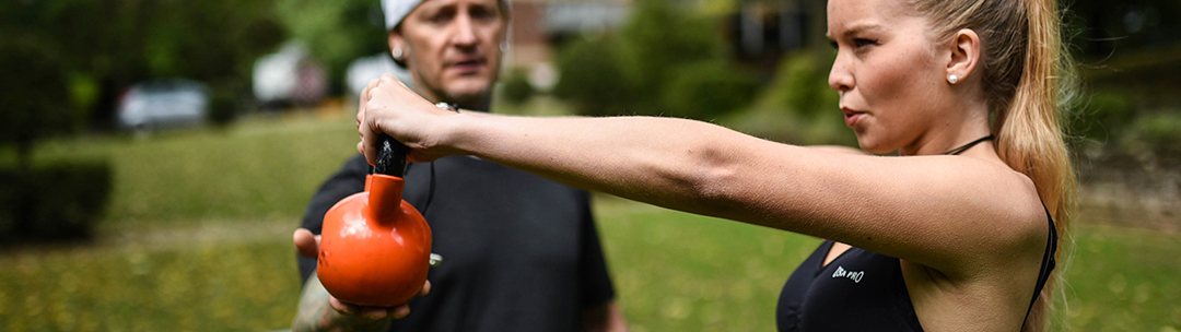 Dany tenant un Kettlebell Dany tenant un Kettlebell